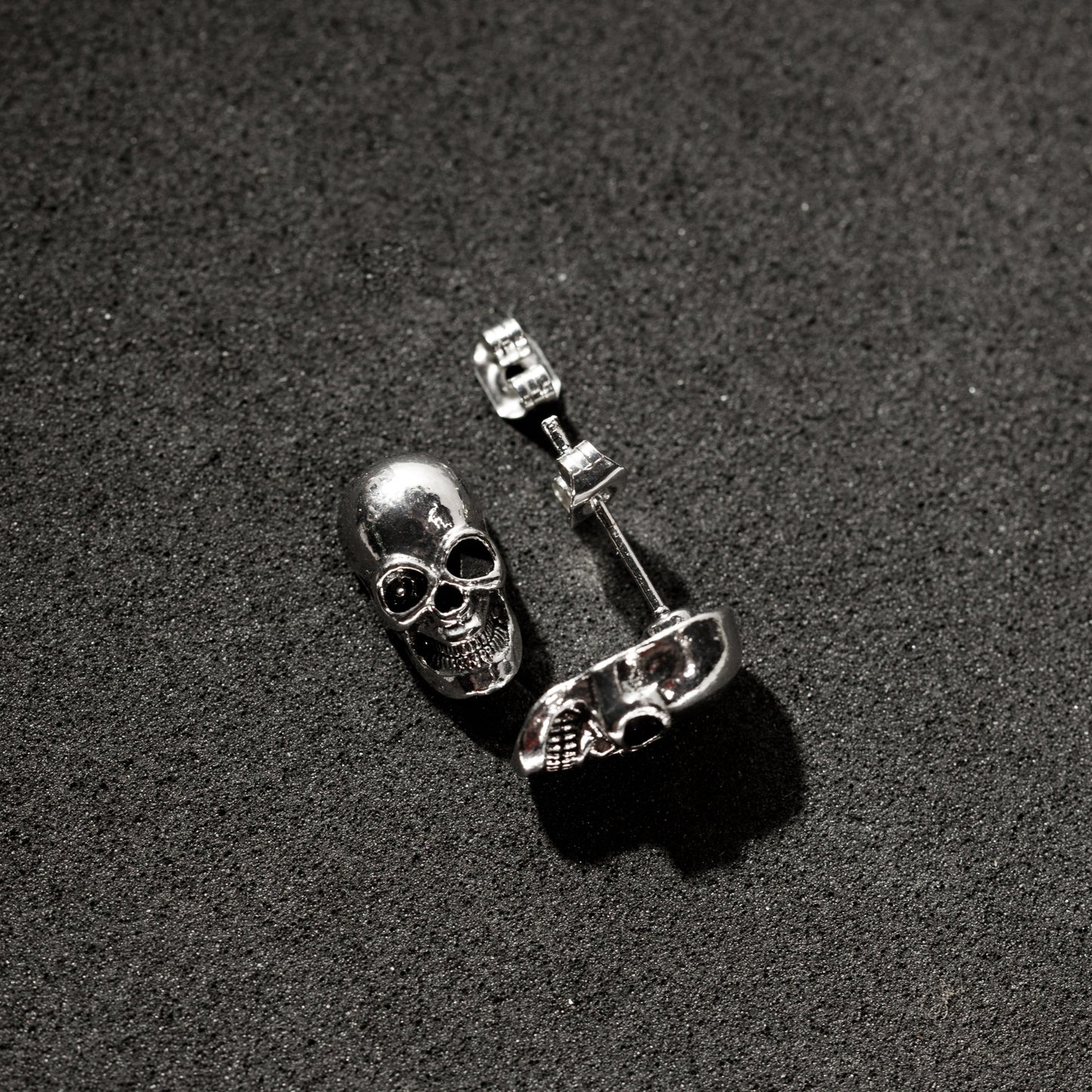 Stalowe kolczyki „Czaszka”, styl punk-rock, uniseks, Halloween MANNOR