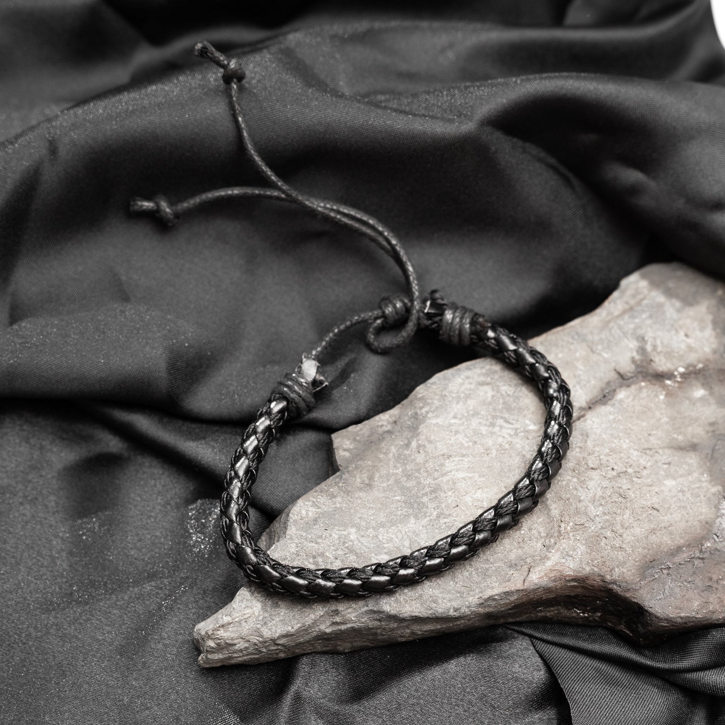 Regulowana bransoletka sznurkowa „Minimalizm” MANNOR