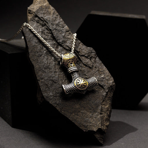 Metalowy naszyjnik „Vegvísir”, wikingi amulet, stal nierdzewna MANNOR